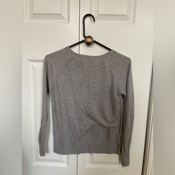 Cute basic grey lightweight sweater - Picture 2 of 2